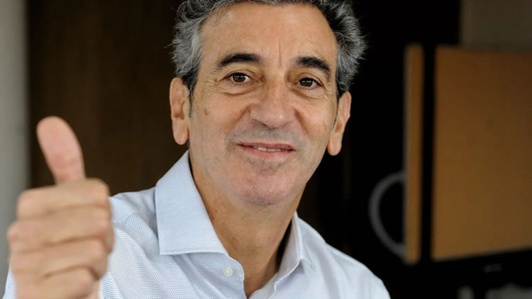Randazzo cuestionó el diferencial de precios para extranjeros y convocó a los estacioneros a que le acerquen propuestas