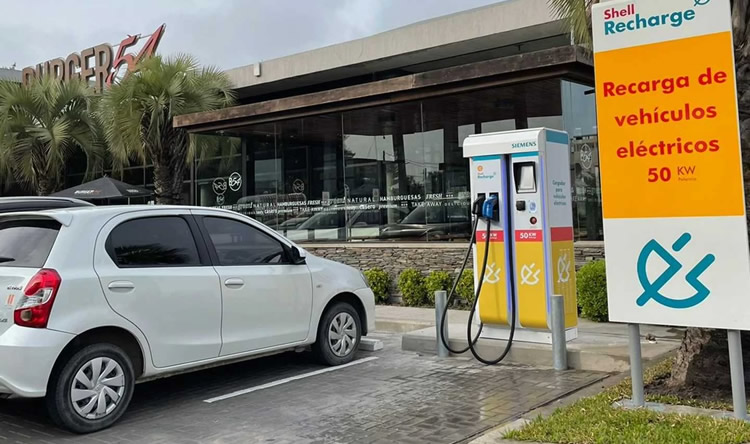 Las Estaciones de Servicio están listas para la transición energética aunque hay incertidumbre donde invertir