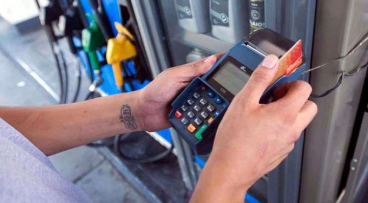 Tarjetas de crédito: Presentan un Proyecto de Ley para reducir comisiones y plazos de cobro en las Estaciones de Servicio