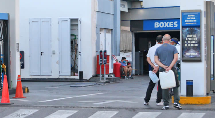 Capacitación: ¿Qué requisitos se exigen para la venta y transporte de combustibles en pequeños recipientes?