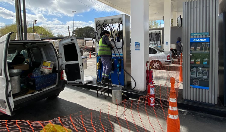 Preocupa el uso de elementos alternativos a mangueras de surtidores en Estaciones de Servicio