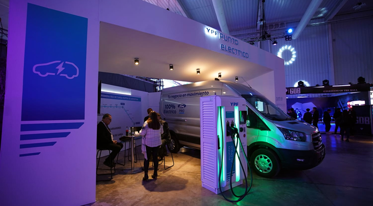 YPF presentó la transformación de sus estaciones y la primera red de carga eléctrica rápida de Argentina
