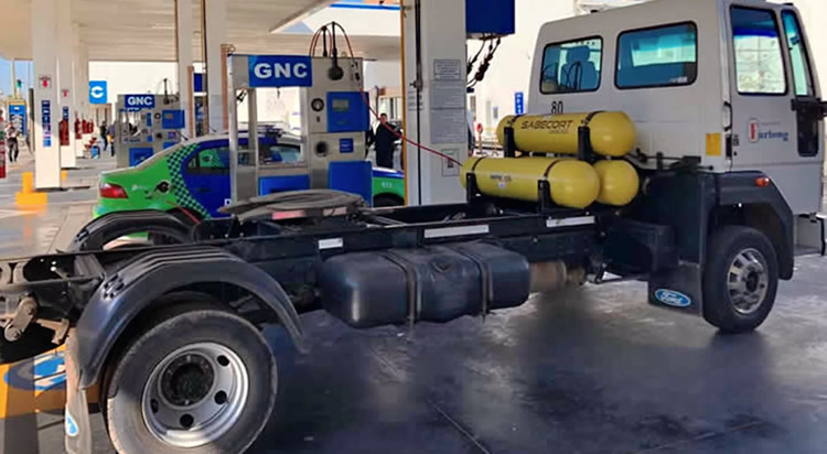 Presentan al nuevo gobierno un proyecto para masificar el GNC en el transporte de carga, pasajeros y vehículos particulares