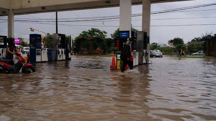 Lluvias intensas: Aseguran que la primera hora es crucial para garantizar la calidad de los combustibles